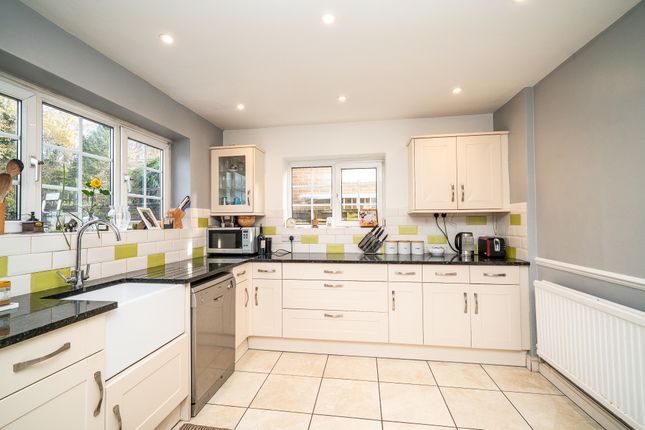 Chestnut House, Hollybush Close, Berkhamsted photo 4