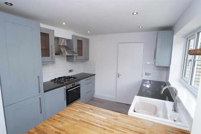 6, Sandhill Fold, Bradford photo 5