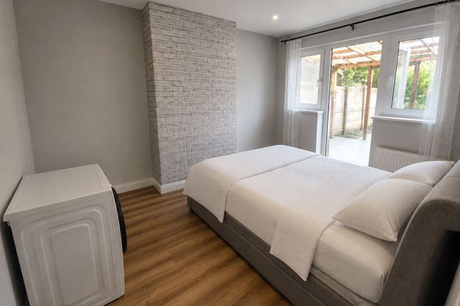 28, St Anselms Road, Greater London photo 5