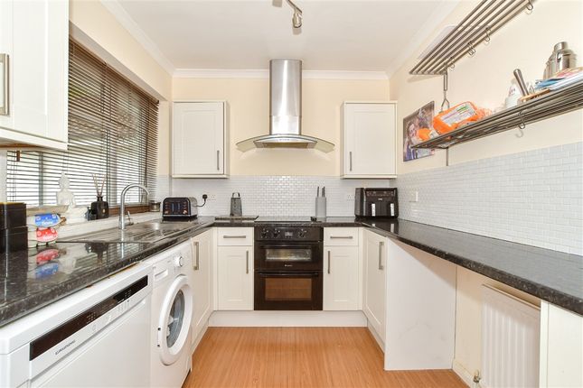 Kingsley Grove, Reigate photo 3