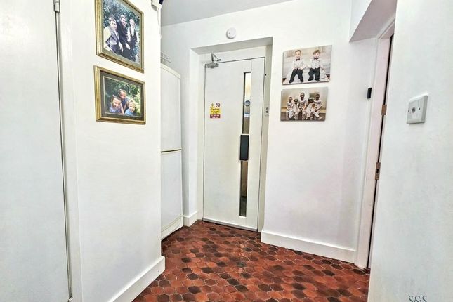 7 Eccleston Place, Salford photo 2