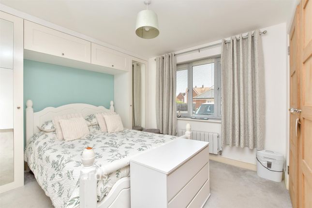 4, Peony Crescent, Sittingbourne photo 3