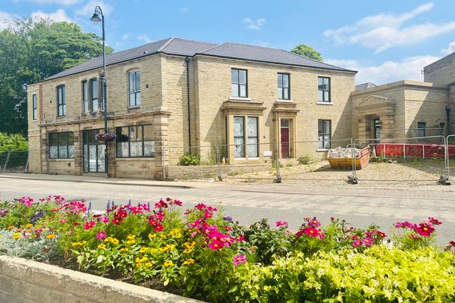 Thumbnail Town house to rent in Huddersfield Road, Mirfield