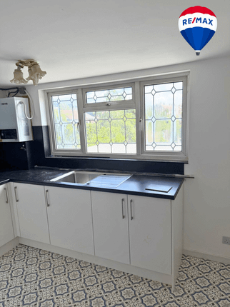 4, Avelon Road, Romford photo 3