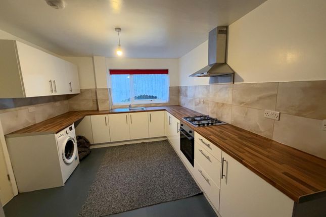 42, South Holme Court, Northampton photo 2