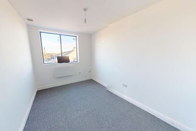 Flat 4, 482a, Thornton Road, Bradford photo 2