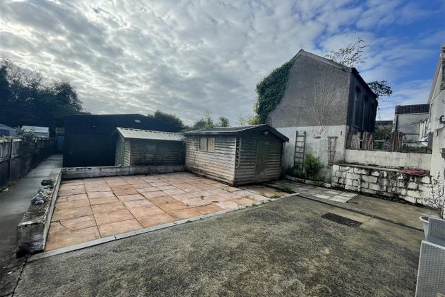 3-bed flat on 70a, Wind Street, Ammanford, £850/mo