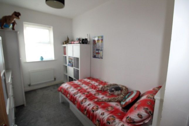 Flat to rent in The Beeches, Stanley