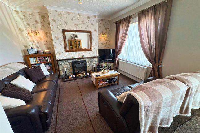 8, Brynglas Terrace, Bridgend photo 4