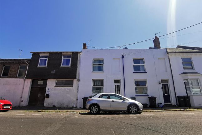 Terraced house to rent in Milton Road, Brighton
