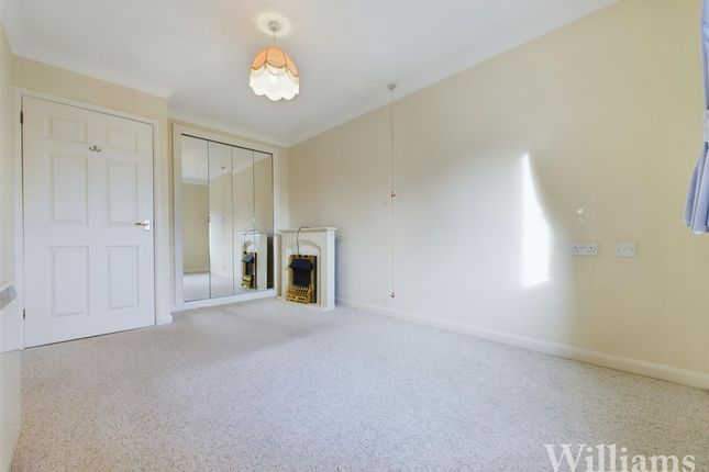 38 Florence Court Willow Road, Aylesbury photo 2