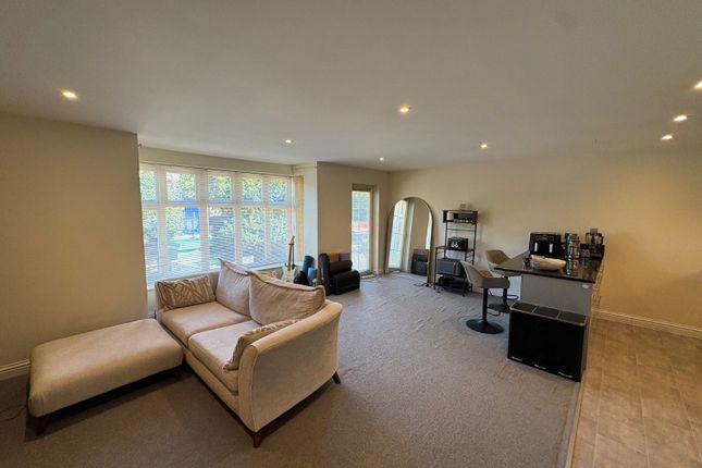 Flat 6, Churchill House, 409, Banbury Road, Oxfordshire photo 2