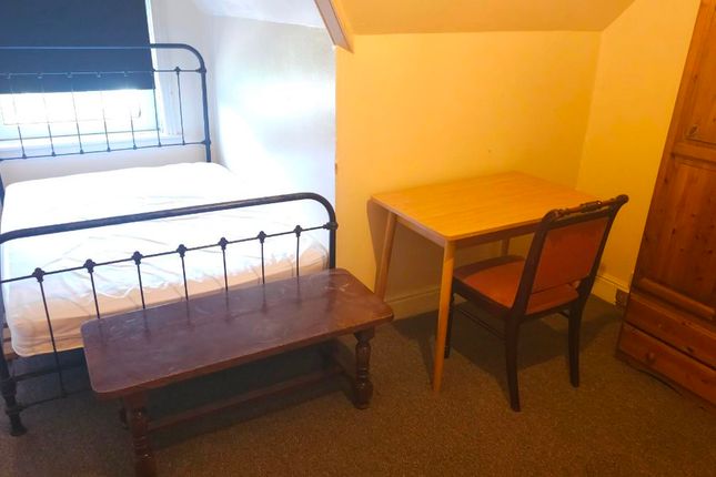 Room 15, 54 Wimborne Road, Bournemouth photo 3