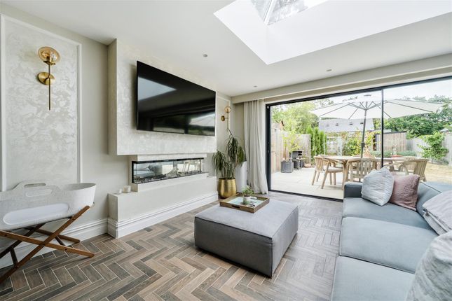 2, Sadlers Lane, Winnersh photo 4