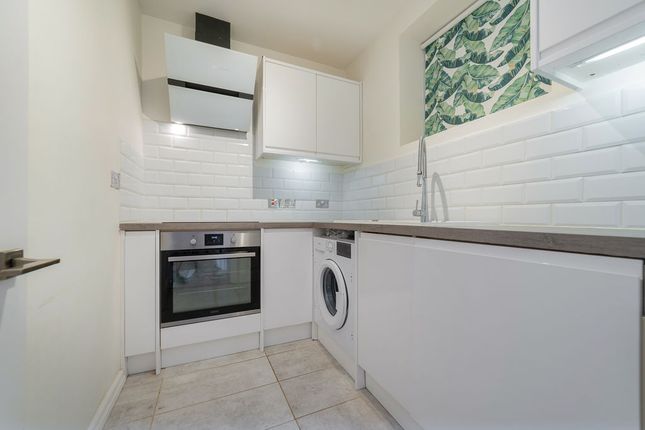 54 Wellesley Court, Maida Vale, London photo 2