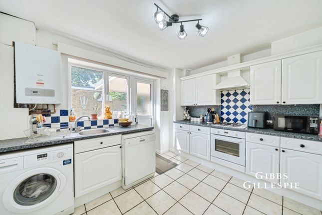 10, Longlees, Rickmansworth photo 2