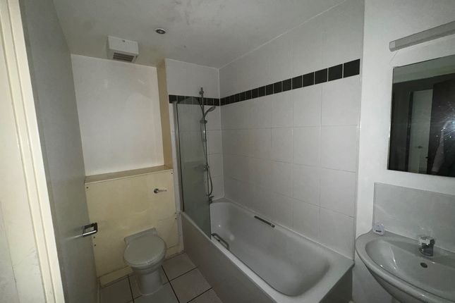 Flat 6, Queens Court, Queens Dock Avenue, Hull photo 4