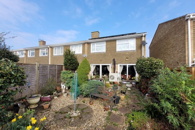 End terrace house for sale in Queens Crescent, Clanfield, Bampton