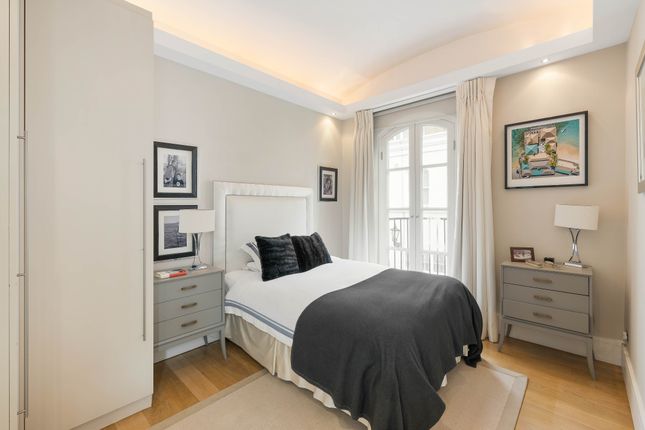 Mews house for sale in Ennismore Gardens Mews, London