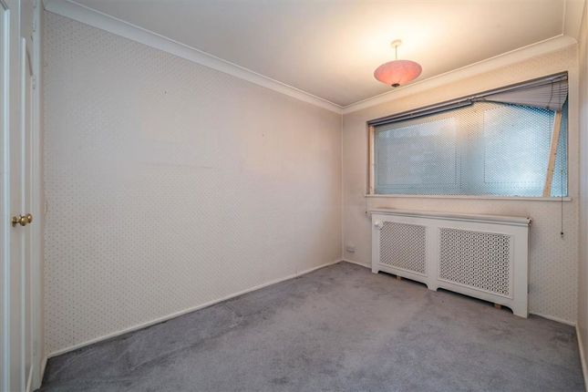 Flat 4, Furness House, Abbots Manor, London photo 4