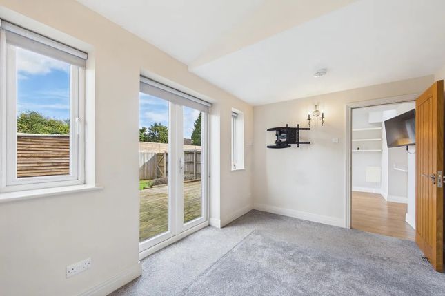 room 2, HEMEL HEMPSTEAD photo 5