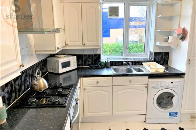 3 Haldane Place, London photo 5