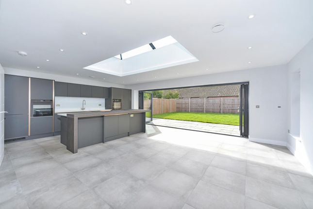 42, Manor Fields, Milford photo 2