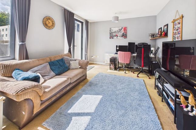 Flat 7 Bradwell Court, Godstone Road, Whyteleafe photo 2