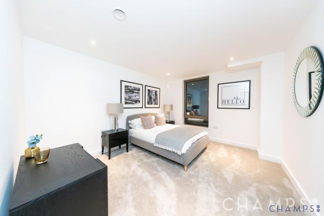 Flat for sale in Wentworth Street, London