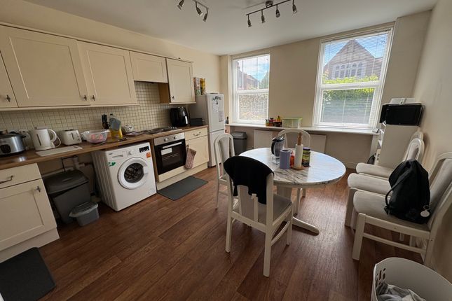 Flat 1 48 Southdown House, West Street, Pulborough photo 3