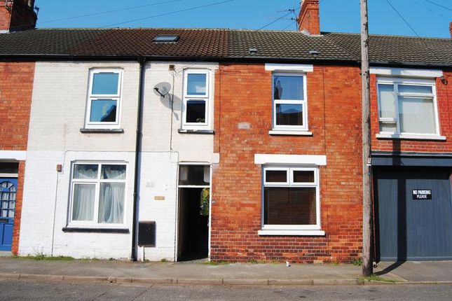 Thumbnail Terraced house to rent in Barnwell Terrace, Alexandra Road, Grantham