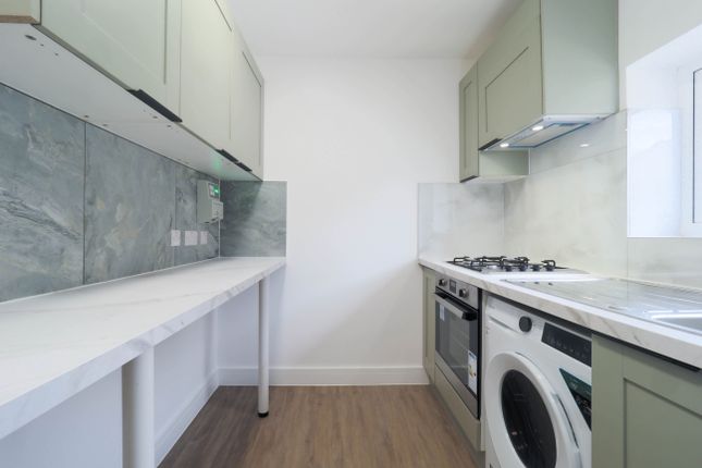 First Floor Flat 8, Furzehill Road, Borehamwood photo 4