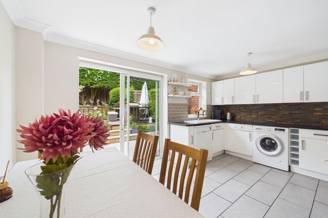 9 Clearbrook Close, High Wycombe photo 4