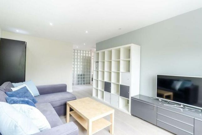 213 Wynford Road, London photo 3
