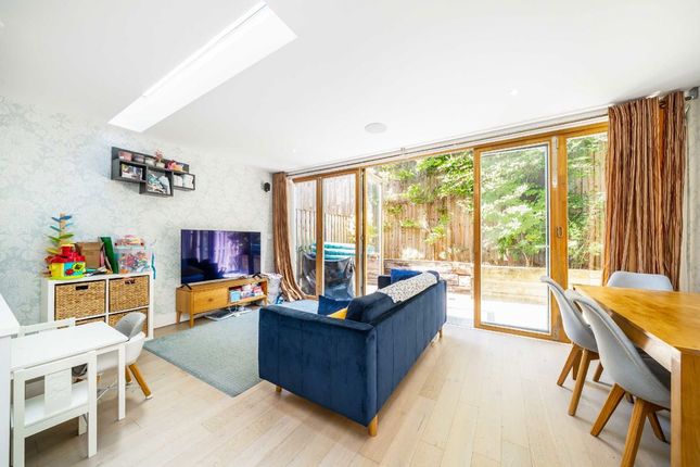 10, Vinery Way, London photo 2