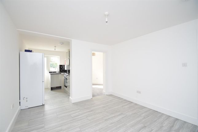 Flat 1, 47 Balmoral Road, Harrow photo 3