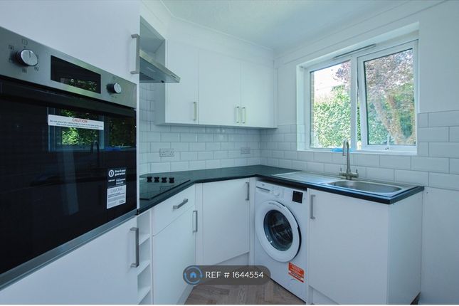 Flat, Alexandria Court Glenmoor Road, Ferndown photo 2