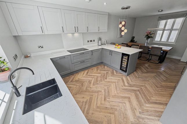 4 Beeston Close, Tiverton photo 3