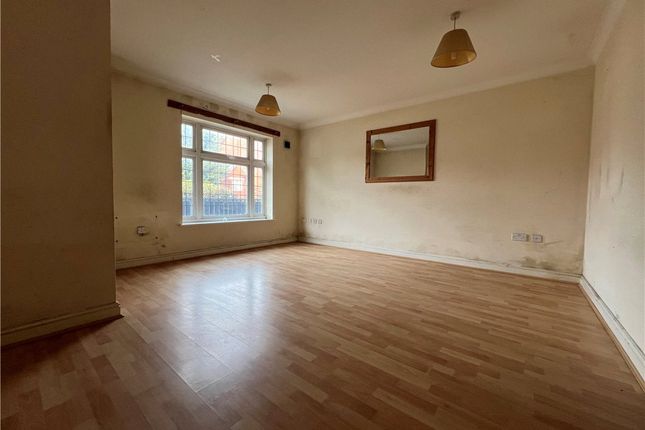 Apartment 72, Dorchester Court, 283, London Road, Surrey photo 4