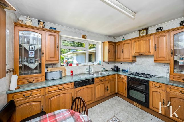 19, Tredcroft Road, Hove photo 4