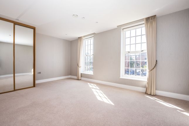 Terraced house to rent in Upper Richmond Road, London