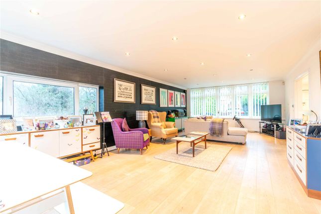 Pine Lodge,, Loughton, Essex photo 3