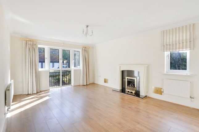 Flat 5, Newlands, Tadworth photo 2