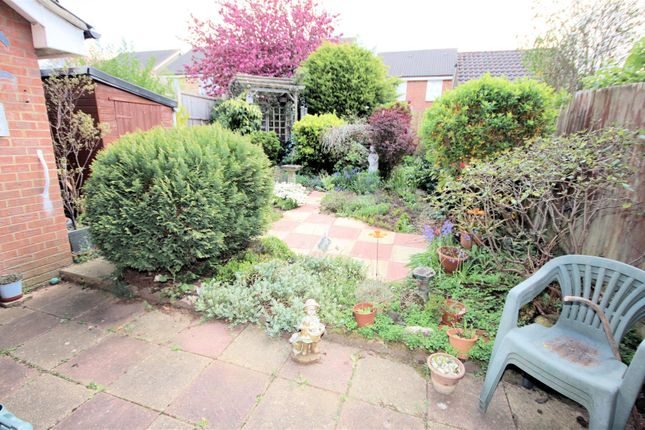 23, Randall Drive, Dunstable photo 4