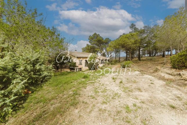 Detached house for sale in Opoul-Périllos, 66600, France