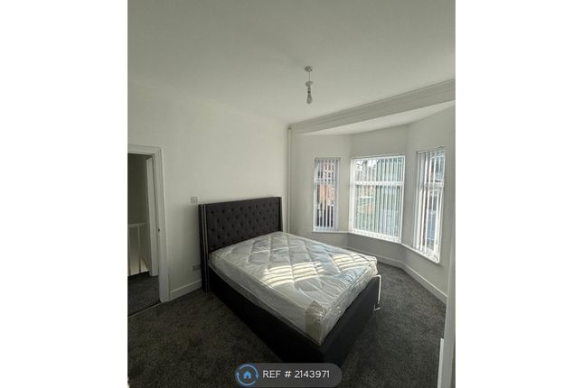 Aintree, Liverpool photo 2