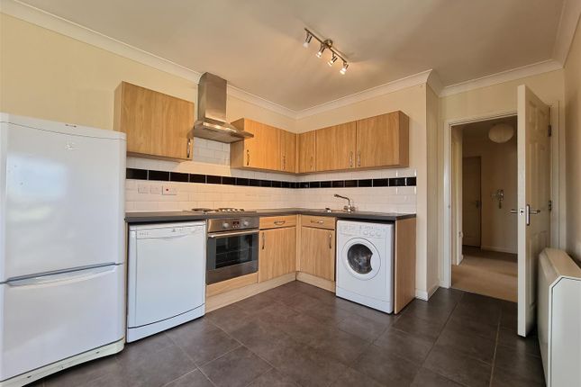 Flat to rent in Abbeyfields, Peterborough
