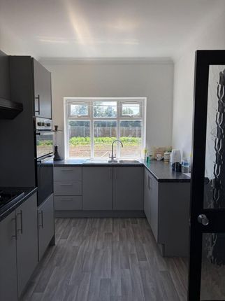 29 Farm Road, Rainham photo 5