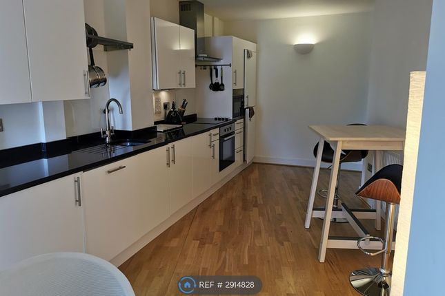 Flat, Goswell Road, London photo 5