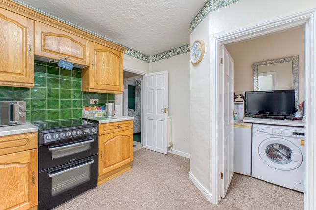 36 Minden Road, Lowestoft photo 4